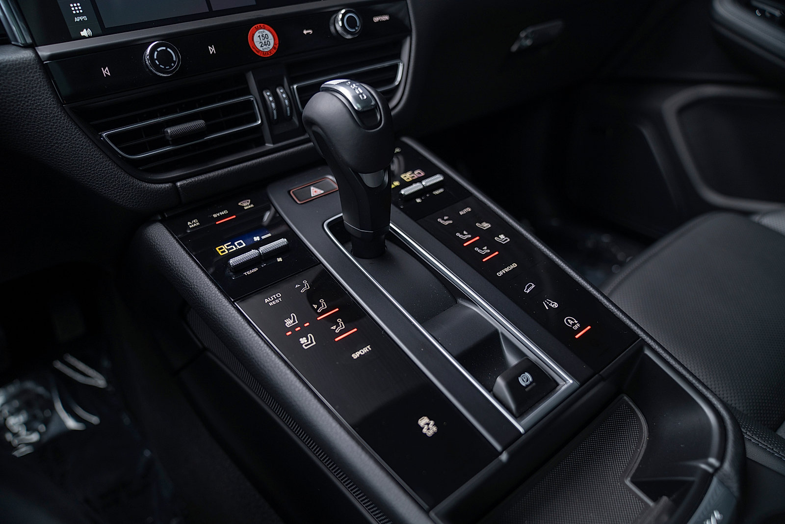 Certified 2026 Porsche Macan AWD/4WD image 14