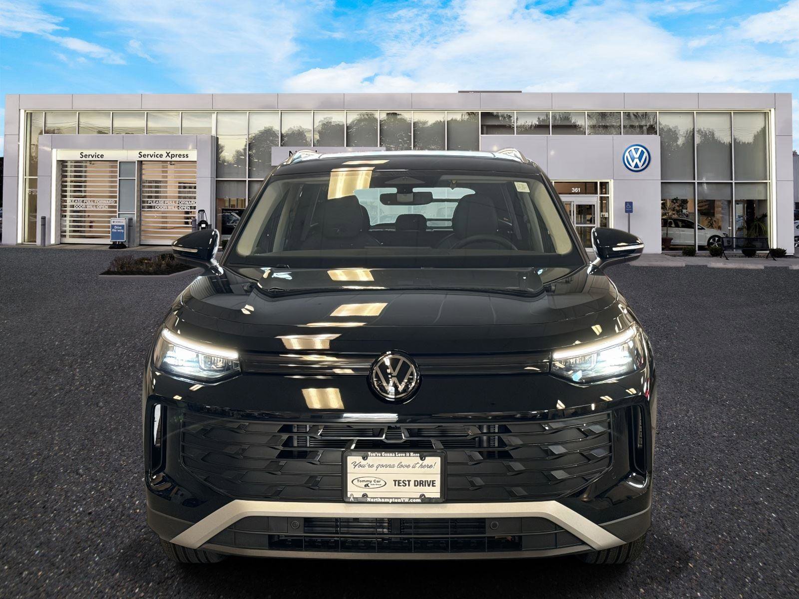 New 2026 Volkswagen Tiguan SE image 2