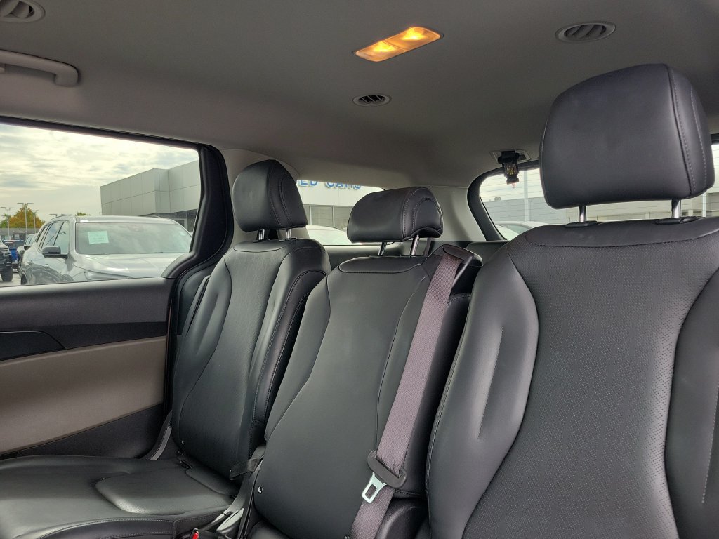 Used 2026 Kia Carnival FWD image 16