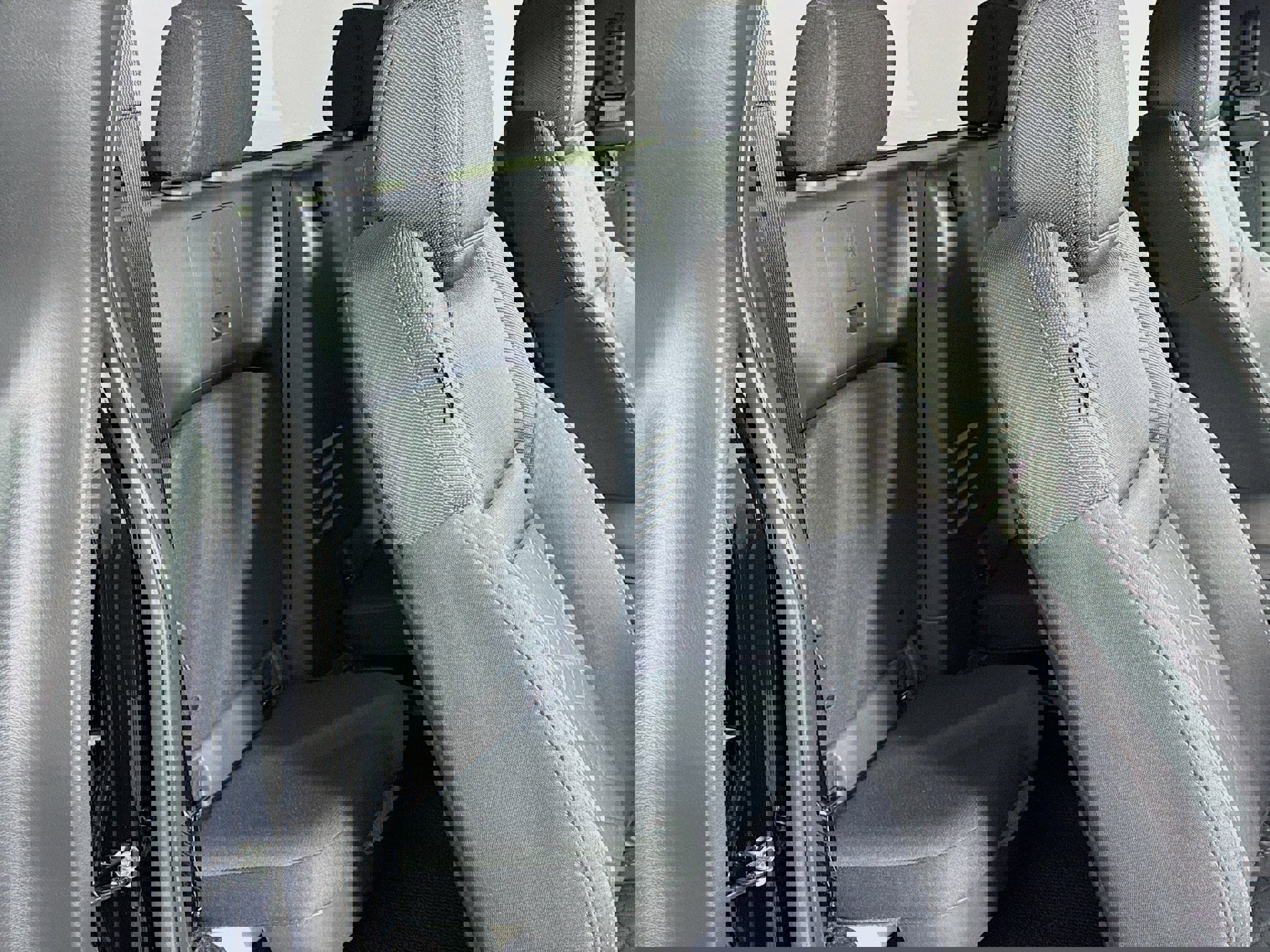 Used 2025 Nissan Frontier SV image 38