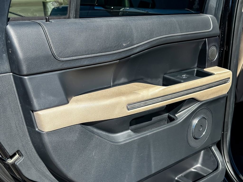 Used 2023 Ford Expedition Limited image 32