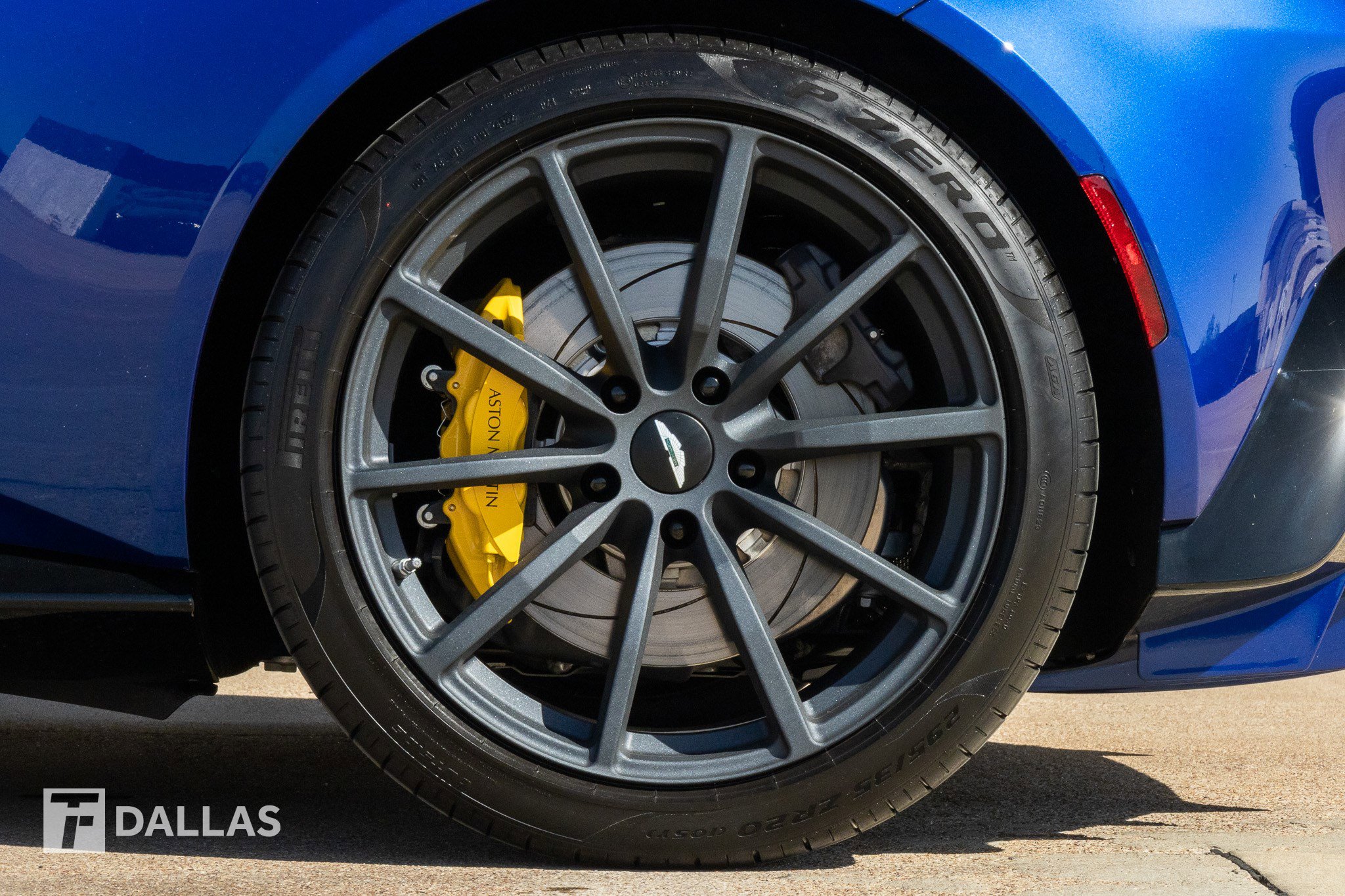 Used 2023 Aston Martin V8 Vantage Coupe image 9