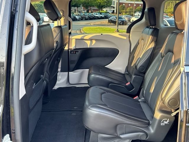 Used 2024 Chrysler Pacifica Touring-L FWD image 25
