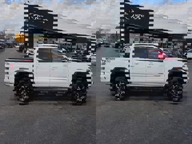 Used 2021 Toyota Tacoma TRD Off-Road w/ Technology Package image 6