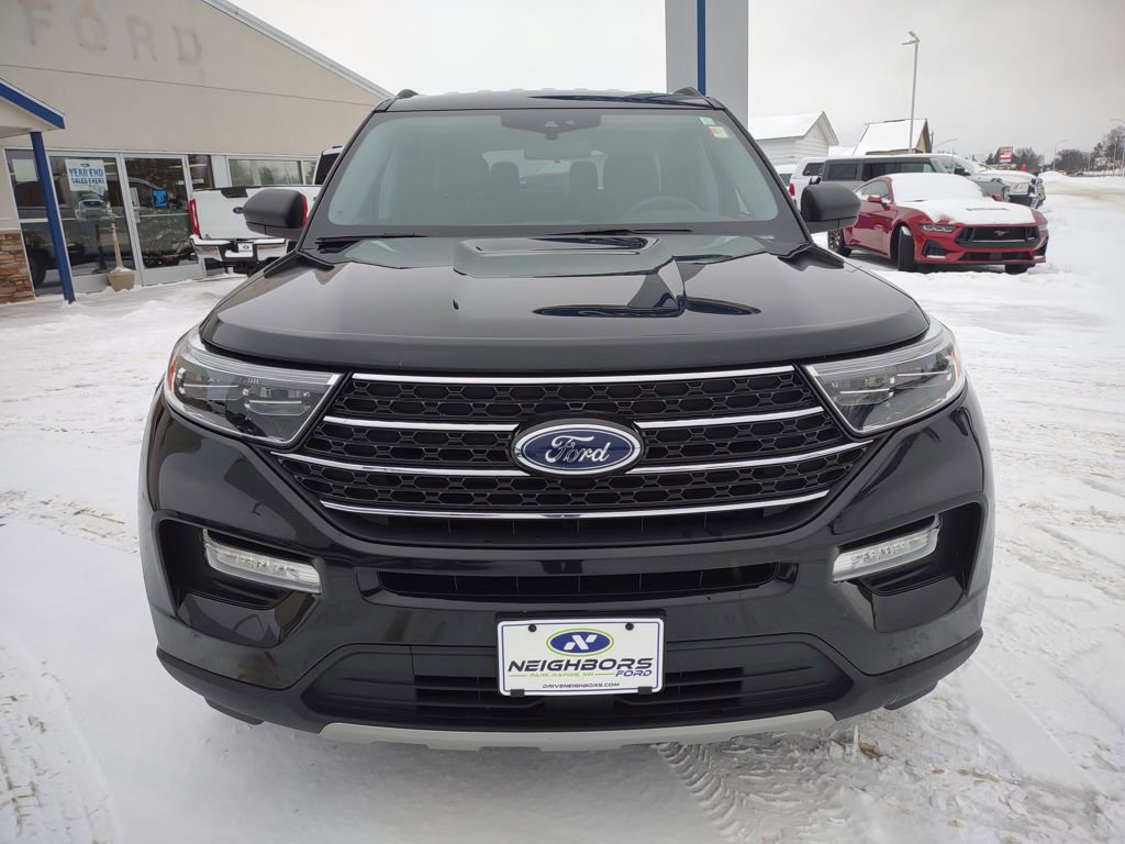 Used 2022 Ford Explorer XLT w/ Equipment Group 202A image 8
