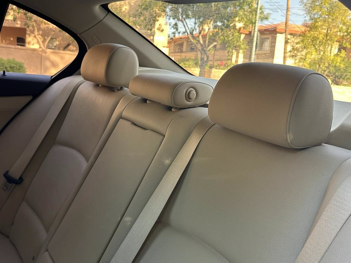 Used 2011 BMW 528i Sedan RWD image 17