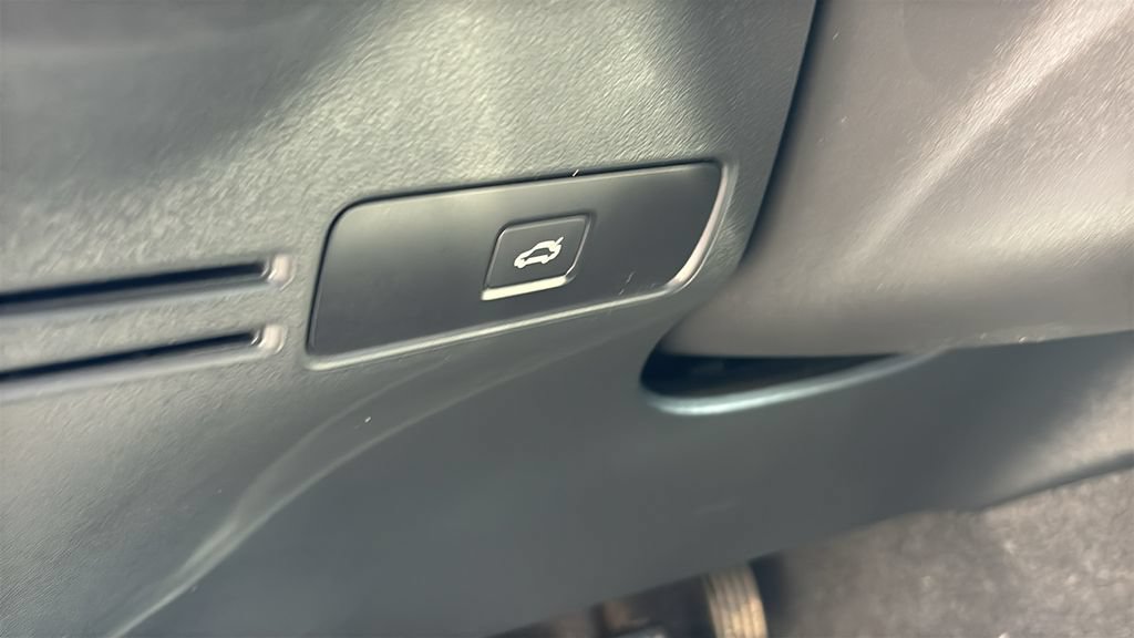 Certified 2024 Volvo XC40 B5 Core AWD/4WD image 13