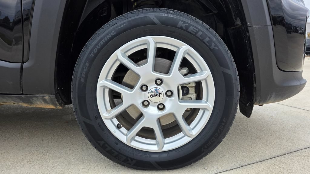 Used 2023 Jeep Renegade Latitude AWD/4WD image 11