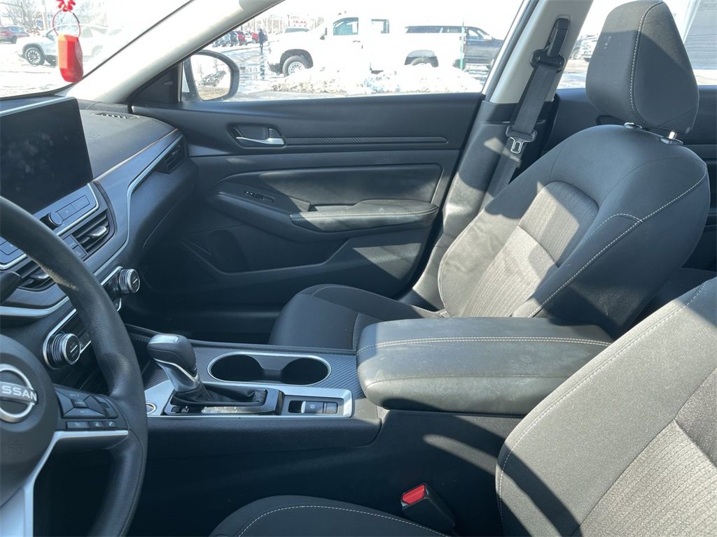 Used 2025 Nissan Altima 2.5 SV w/ SV Special Edition Package image 4
