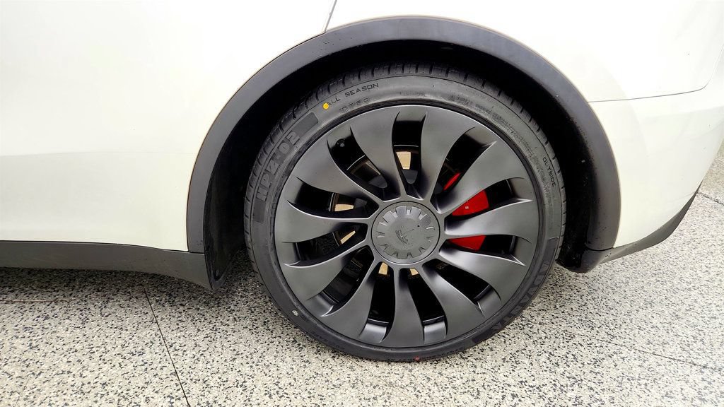 Used 2023 Tesla Model Y Performance AWD/4WD image 9
