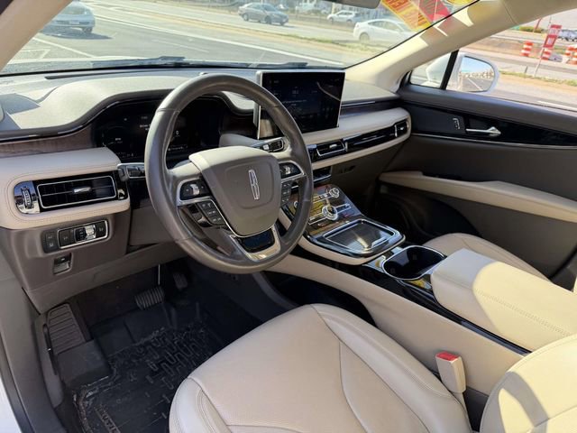 Used 2023 Lincoln Nautilus Reserve image 12