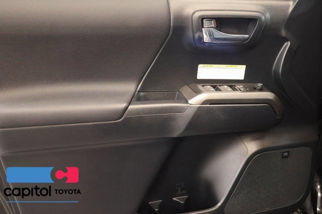 Used 2019 Toyota Tacoma TRD Off-Road w/ TRD Premium Off Road Package AWD/4WD image 9