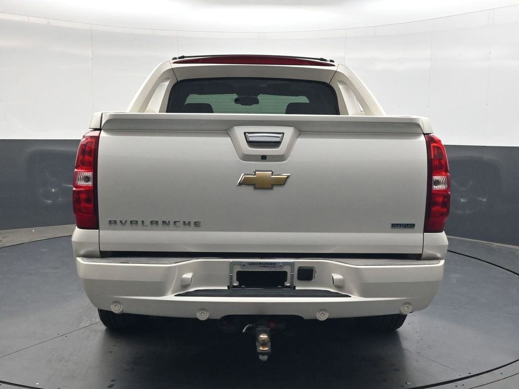 Used 2011 Chevrolet Avalanche LTZ AWD/4WD image 5