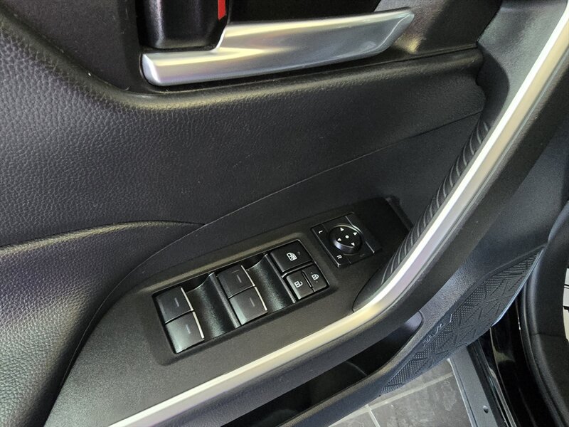Used 2025 Toyota RAV4 XLE AWD/4WD image 15