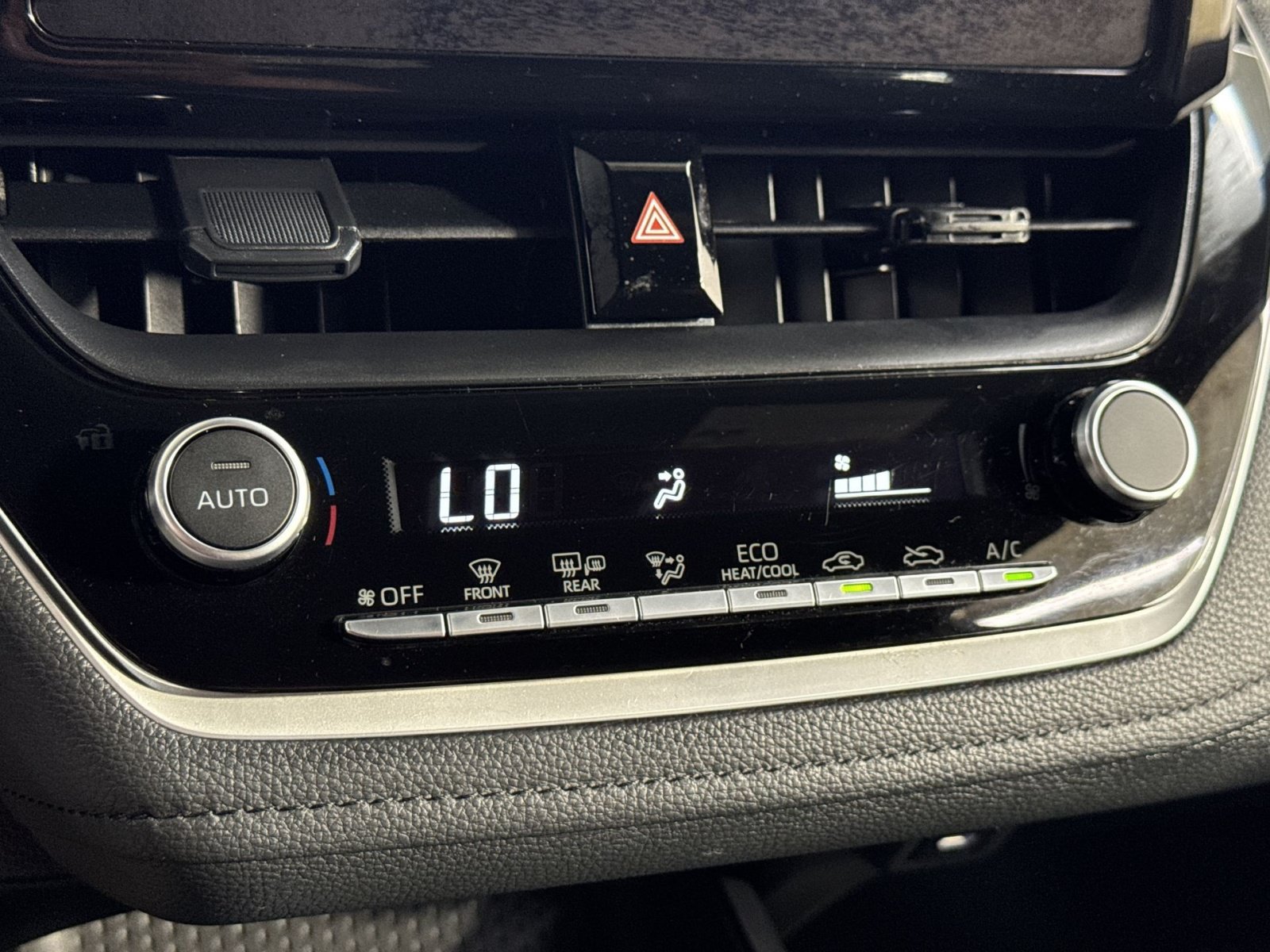 Used 2025 Toyota Corolla SE FWD image 33