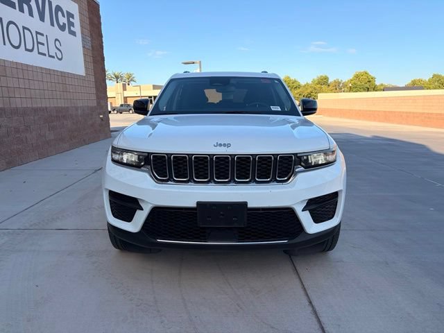 Certified 2023 Jeep Grand Cherokee Laredo RWD image 4