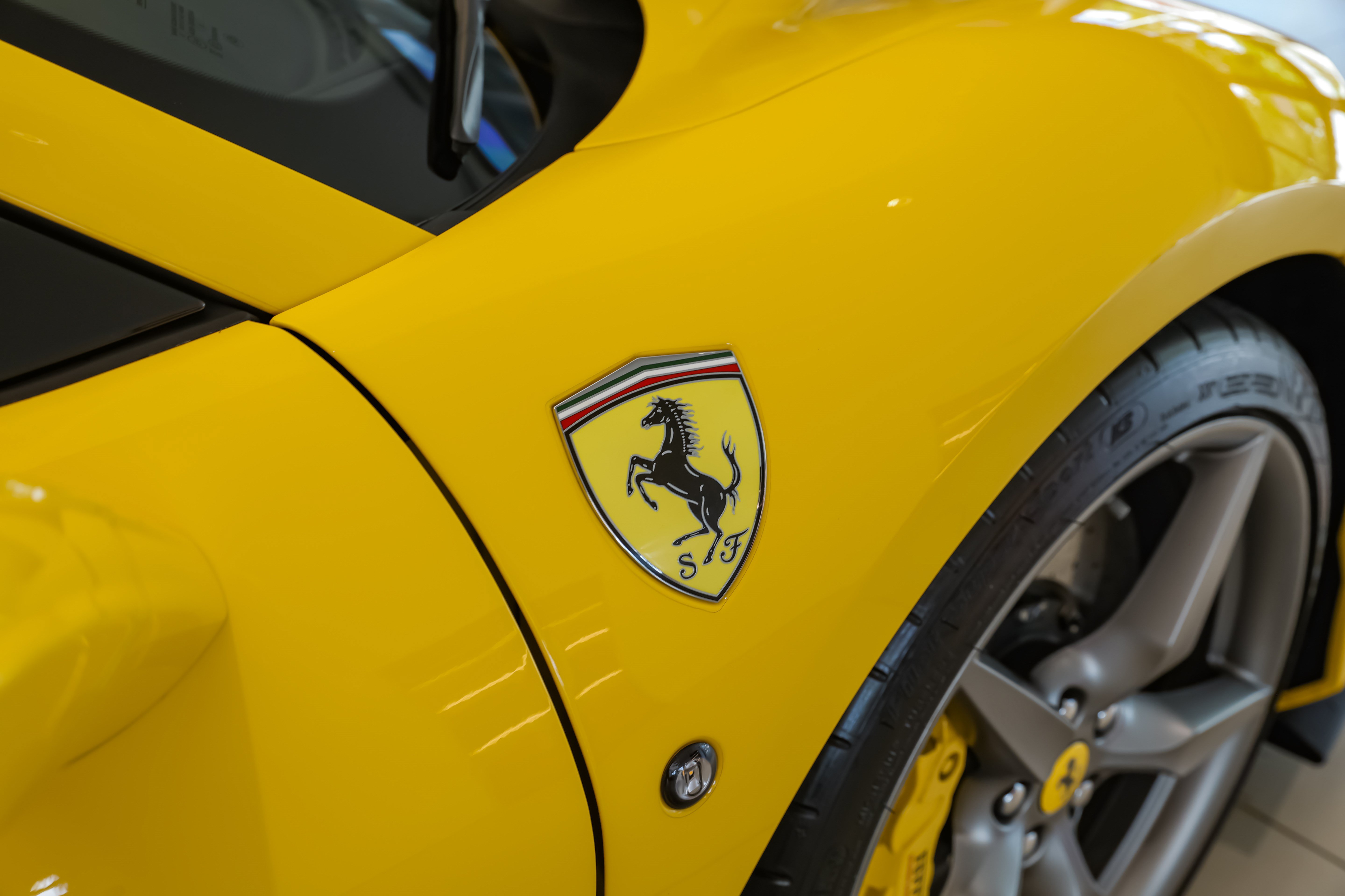 Used 2023 Ferrari F8 Tributo RWD image 30