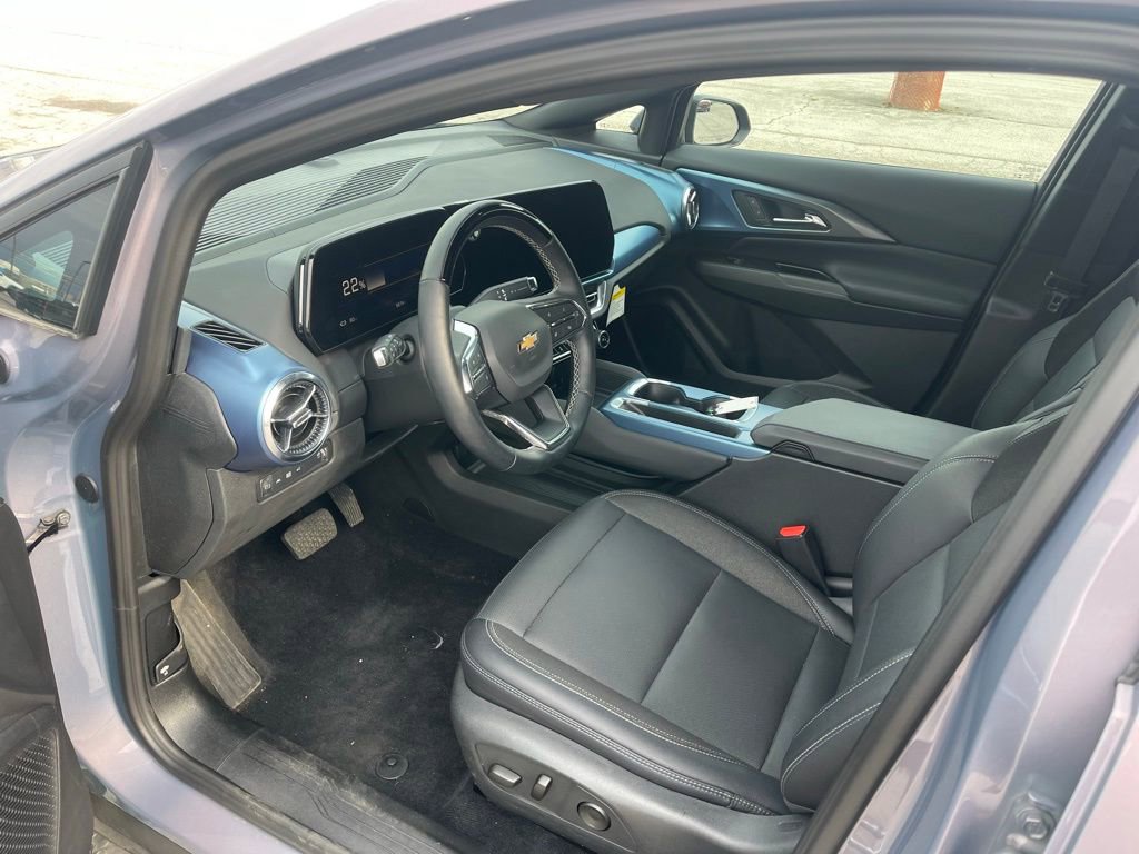 Used 2024 Chevrolet Equinox EV LT w/ Active Safety Package 3 FWD image 13