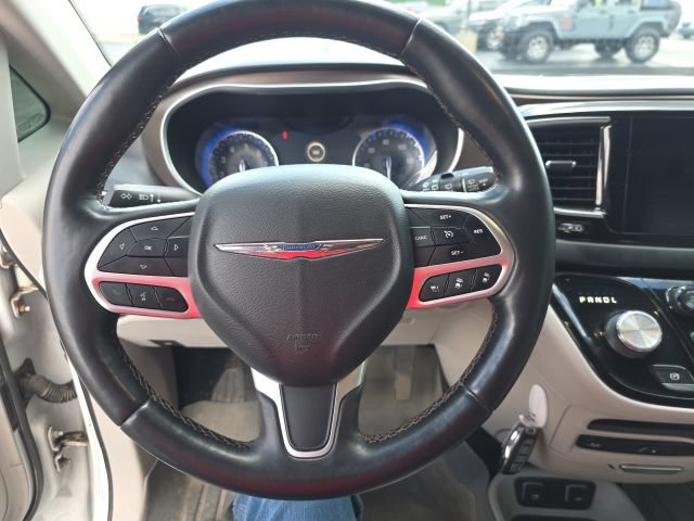 Used 2018 Chrysler Pacifica Touring-L Plus w/ Advanced Safetytec Group FWD image 5