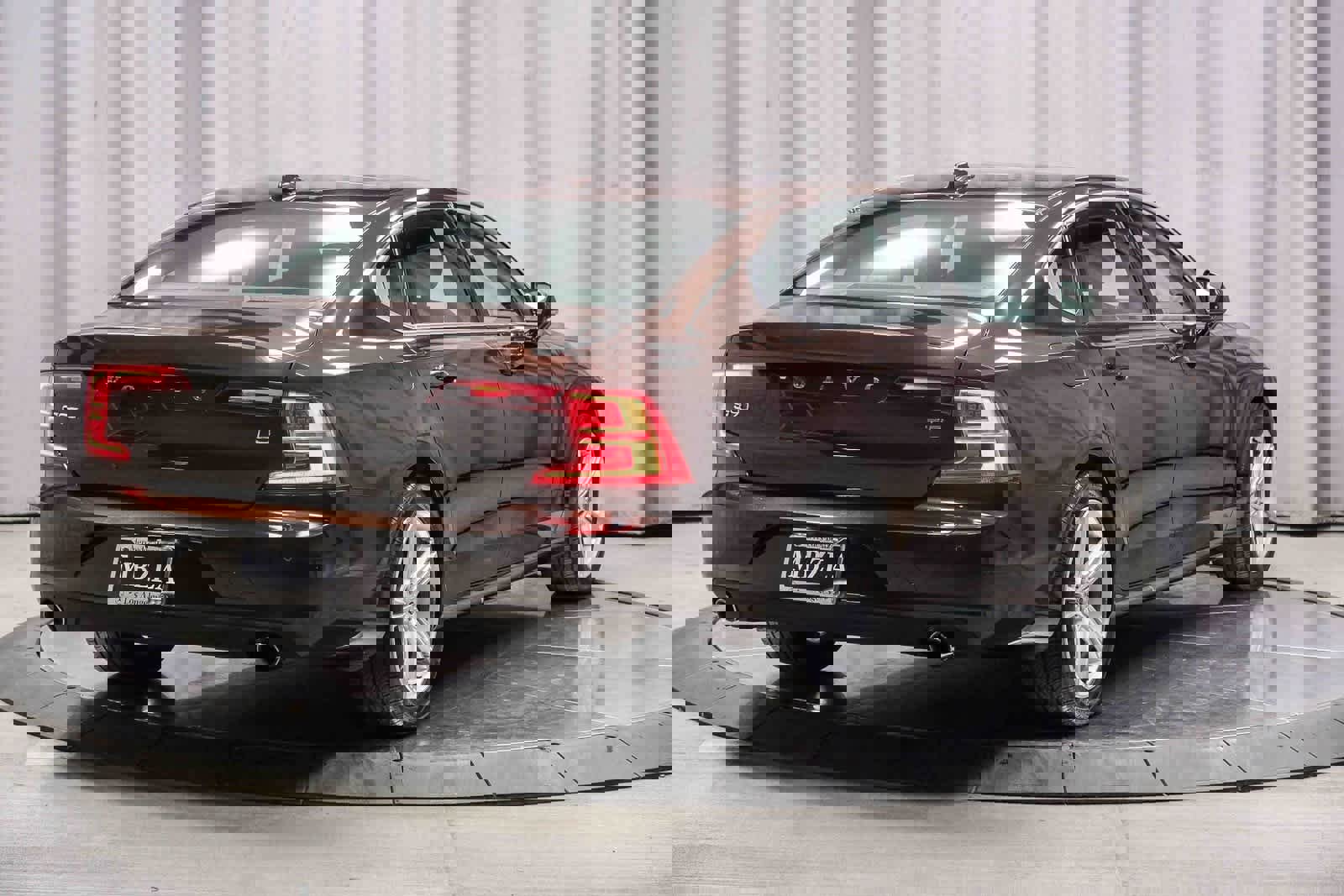 Used 2018 Volvo S90 T5 Momentum w/ Momentum Plus Package image 4