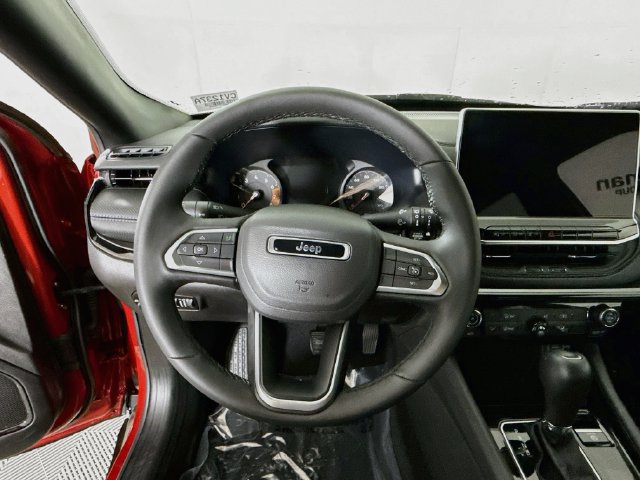 Used 2026 Jeep Compass Latitude AWD/4WD image 12