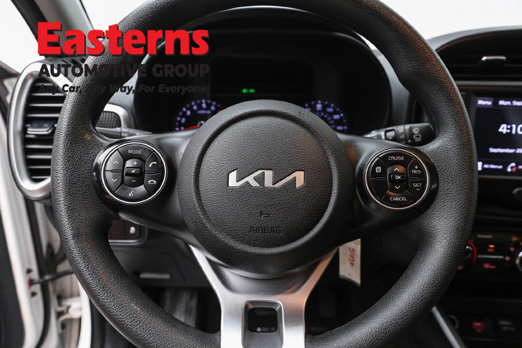 Used 2022 Kia Soul LX FWD image 12