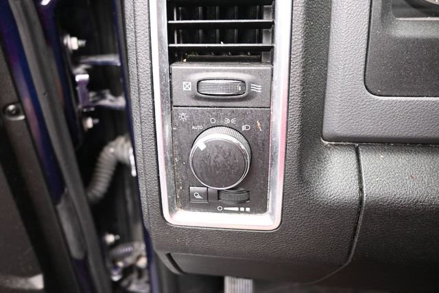 Used 2019 RAM 1500 Classic SLT AWD/4WD image 16