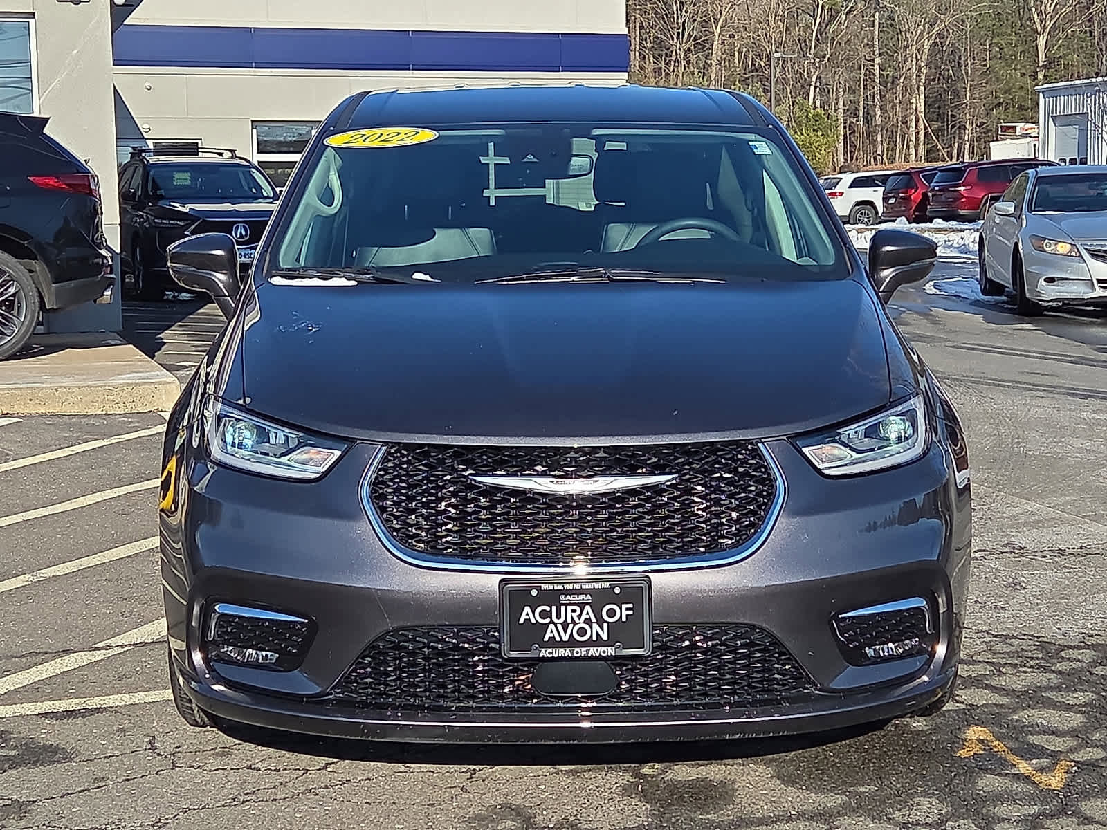 Used 2022 Chrysler Pacifica Touring-L image 2