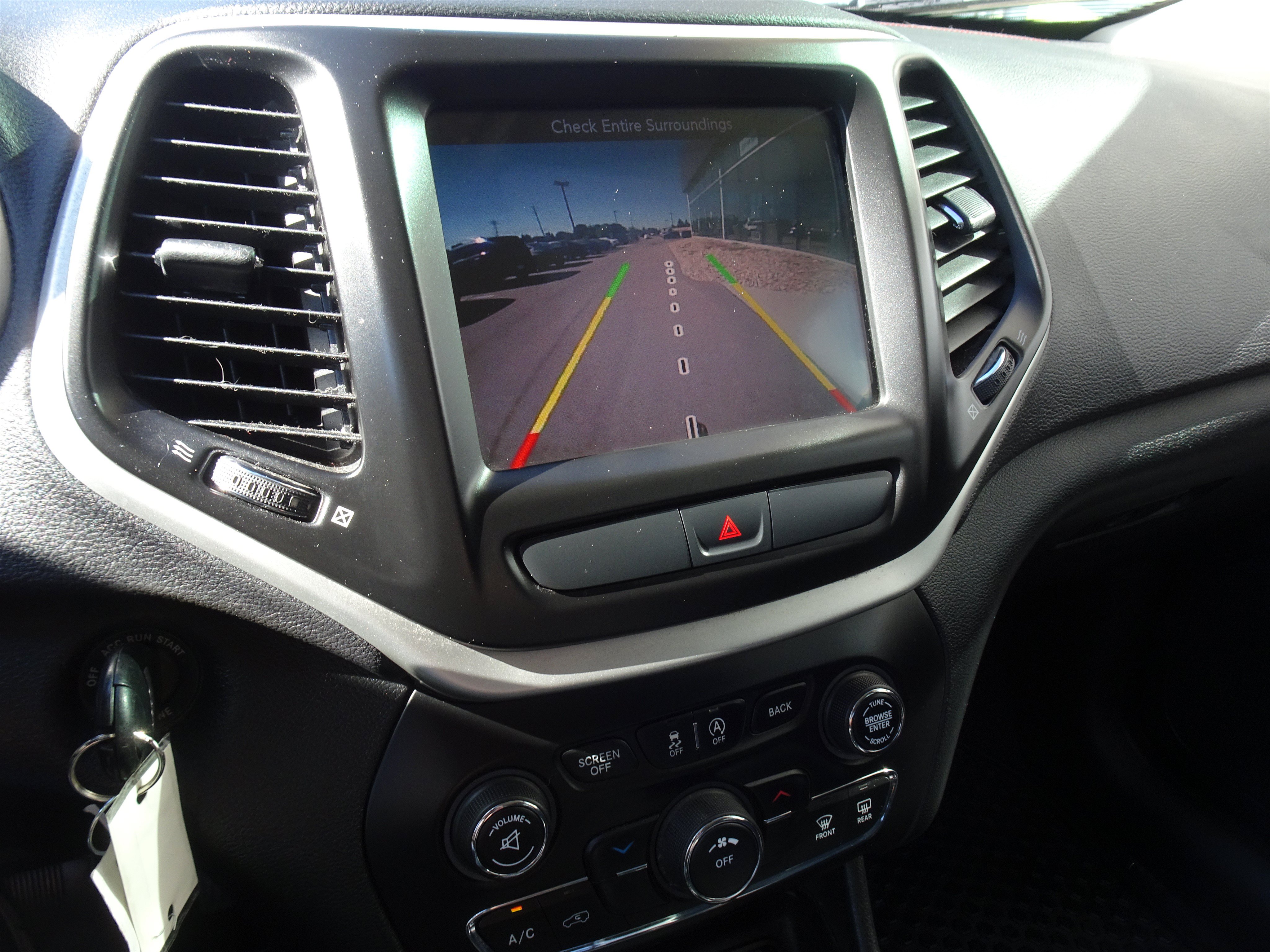 Used 2016 Jeep Cherokee Trailhawk w/ Cold Weather Group AWD/4WD image 19