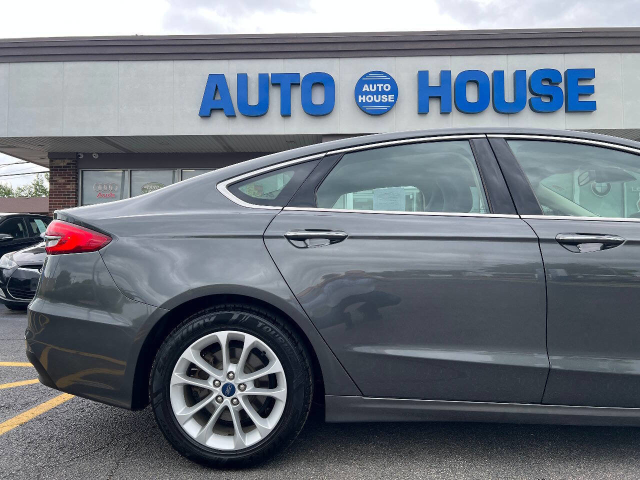 Used 2019 Ford Fusion SEL FWD image 38