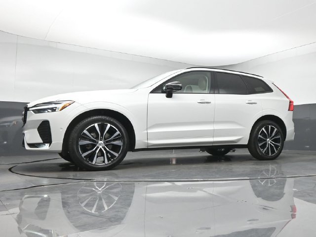 Used 2024 Volvo XC60 B5 Plus AWD/4WD image 38