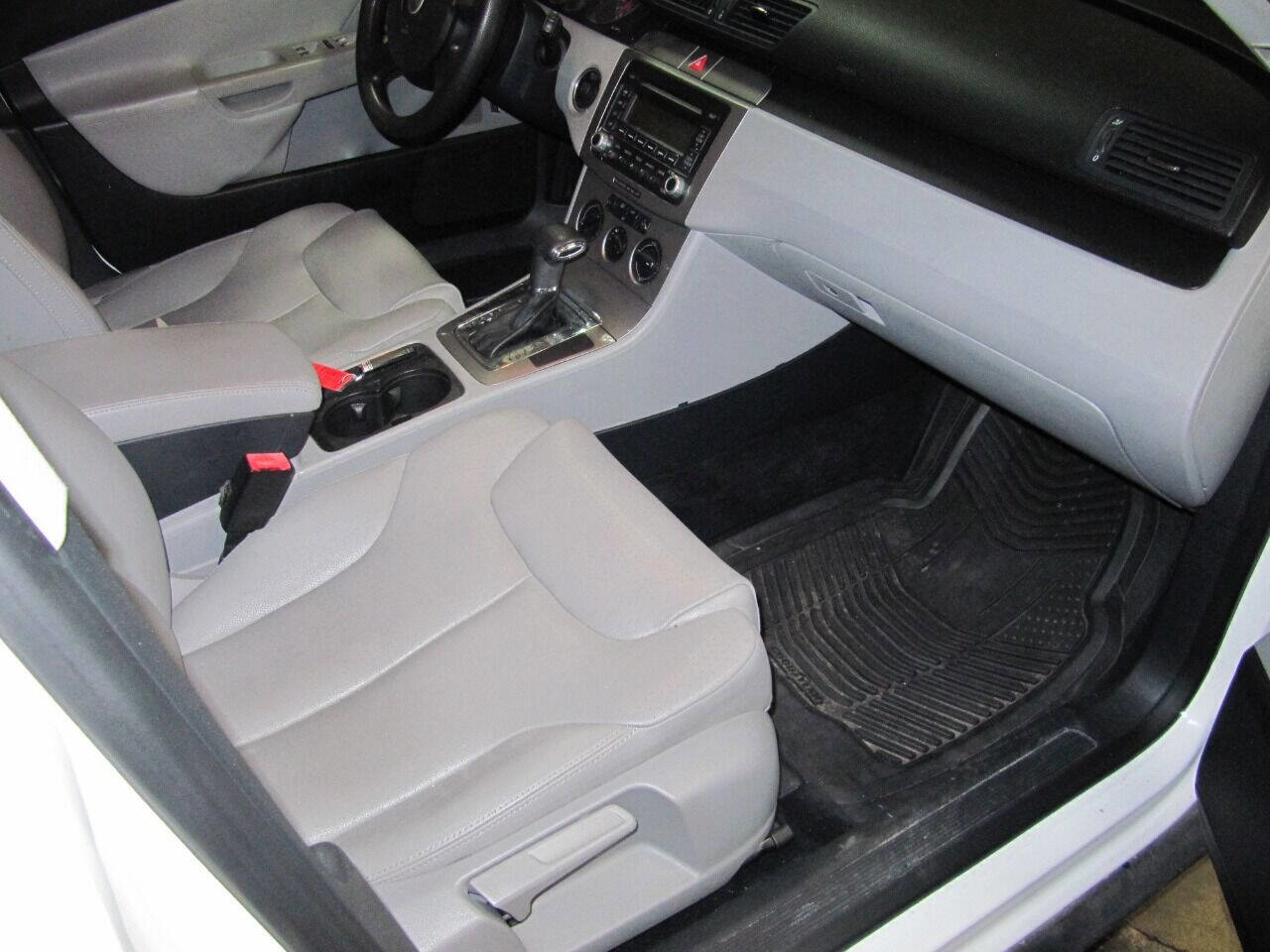 Used 2006 Volkswagen Passat Value Edition image 21