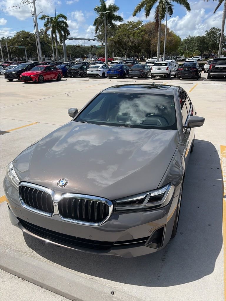 Used 2021 BMW 530i w/ Premium Package RWD image 1