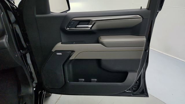 Used 2025 Chevrolet Silverado 1500 ZR2 w/ Technology Package image 23