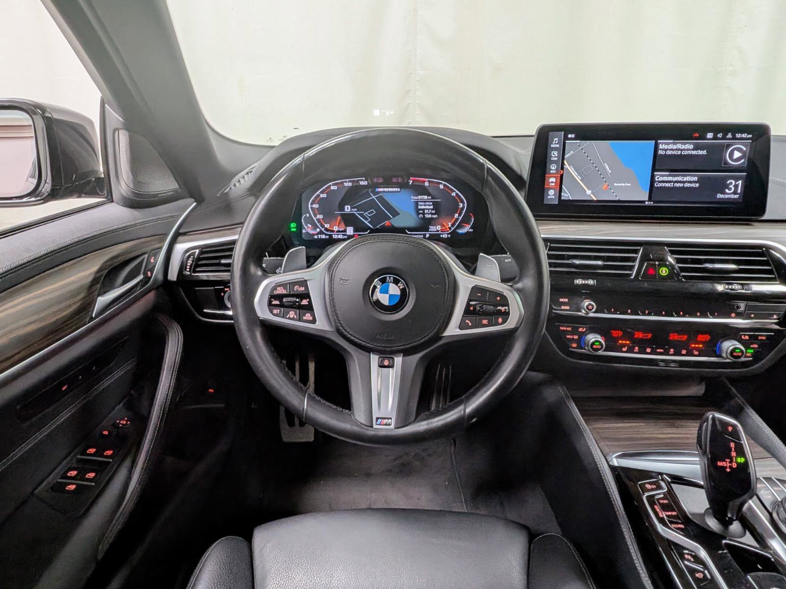 Used 2022 BMW M550i xDrive image 2