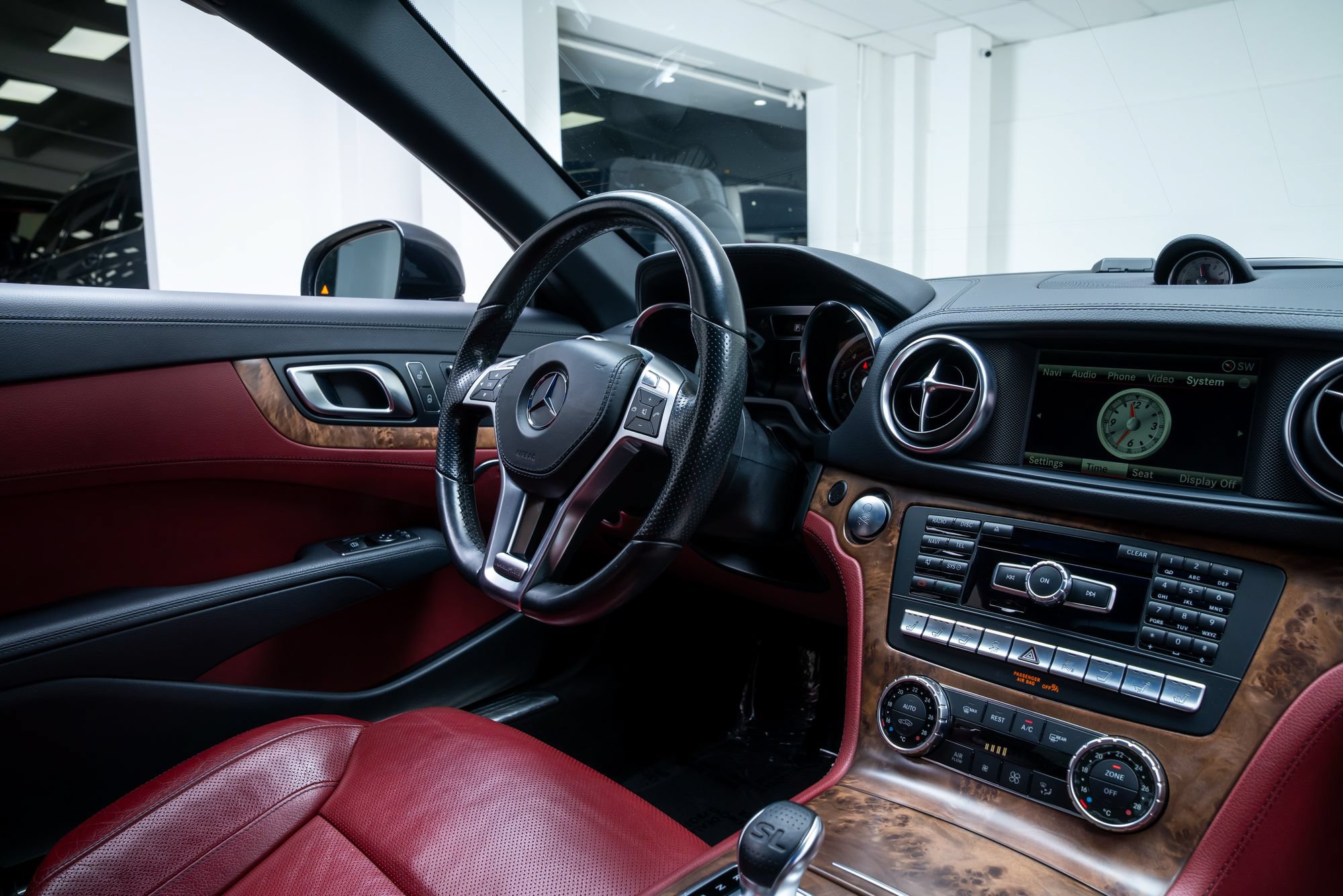 Used 2015 Mercedes-Benz SL 550 image 9