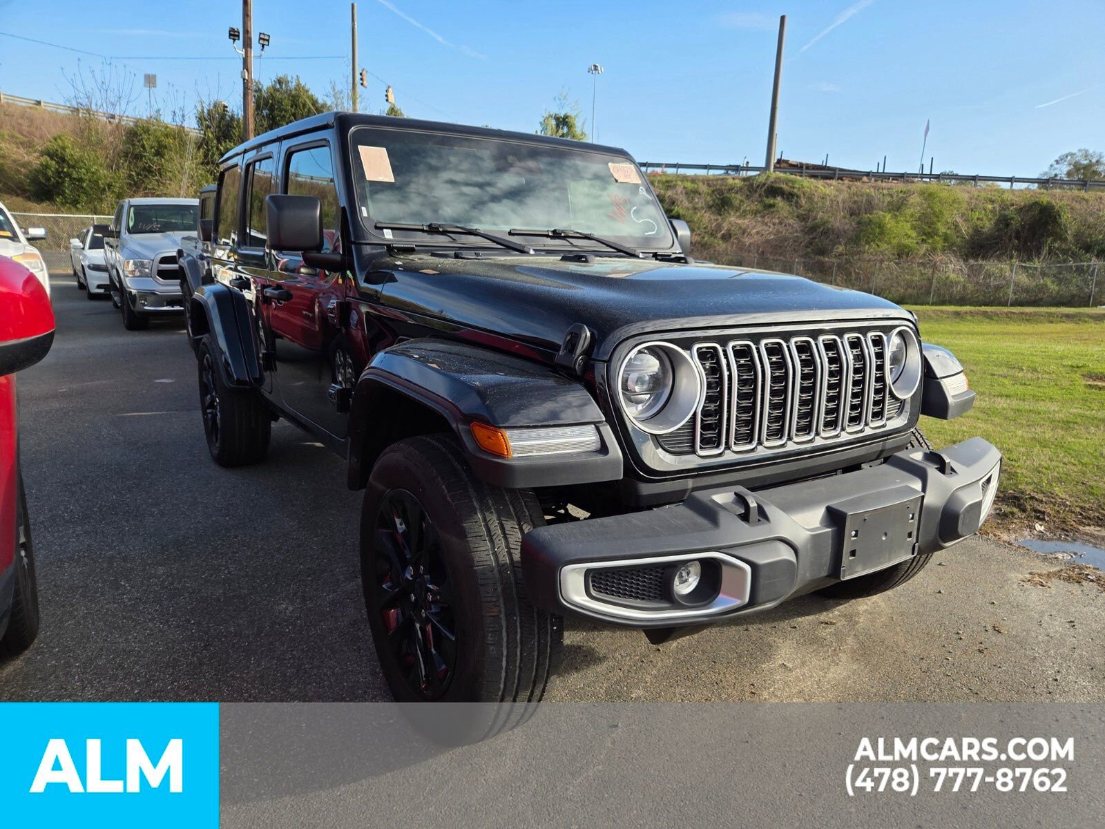 Used 2025 Jeep Wrangler Unlimited Sahara w/ Safety Group image 17