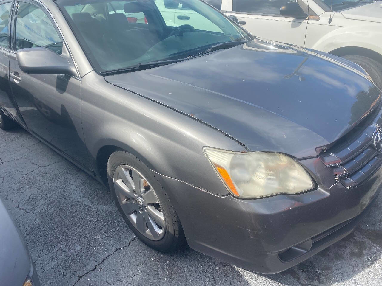 Used 2005 Toyota Avalon XLS FWD image 4