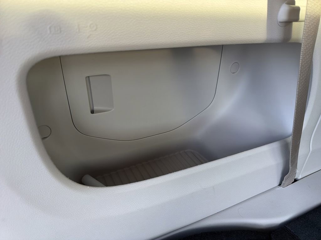 Used 2024 Chrysler Pacifica Touring-L FWD image 32