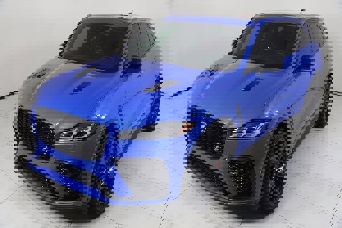 Used 2024 Jaguar F-PACE SVR image 36