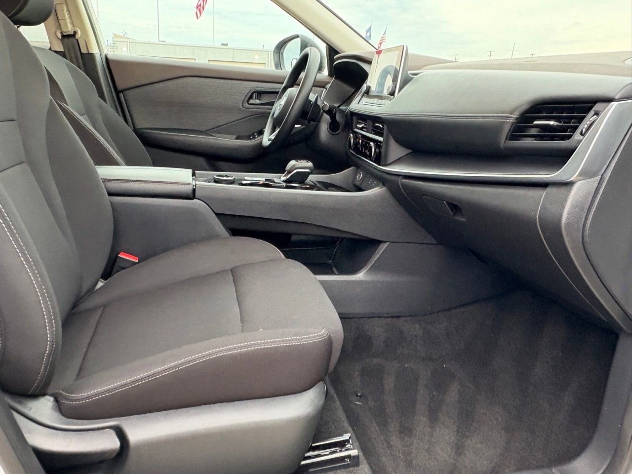 Used 2023 Nissan Rogue S AWD/4WD image 37