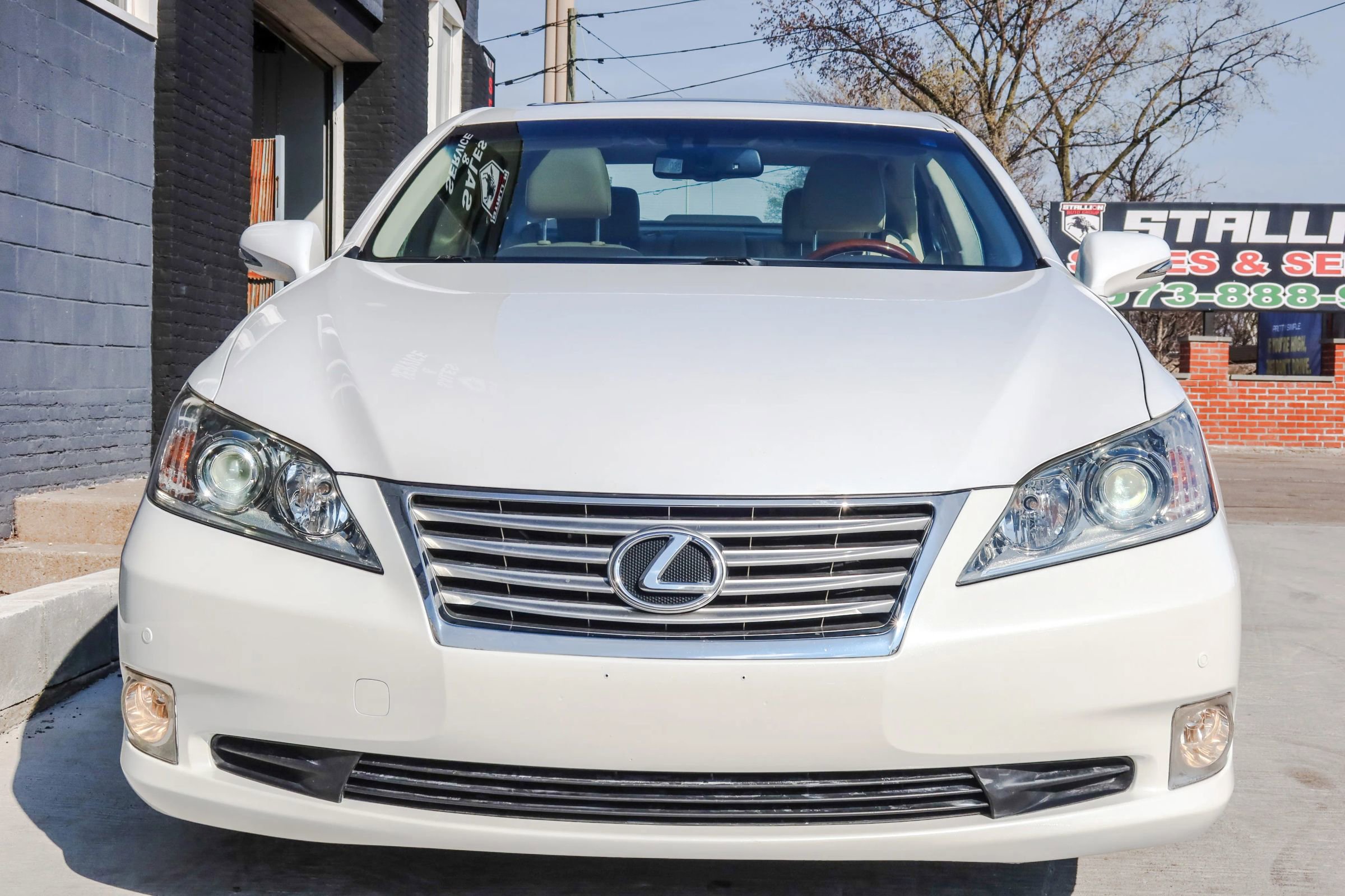 Used 2011 Lexus ES 350 image 2