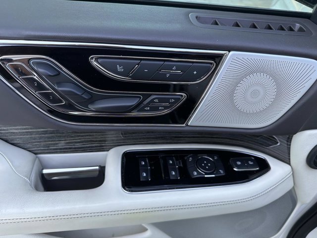 Used 2020 Lincoln Navigator Black Label w/ Cargo Convenience Package AWD/4WD image 12