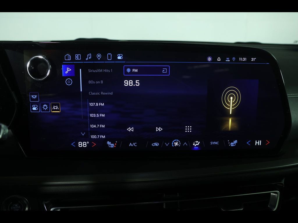 Used 2025 Chevrolet Traverse LT image 24