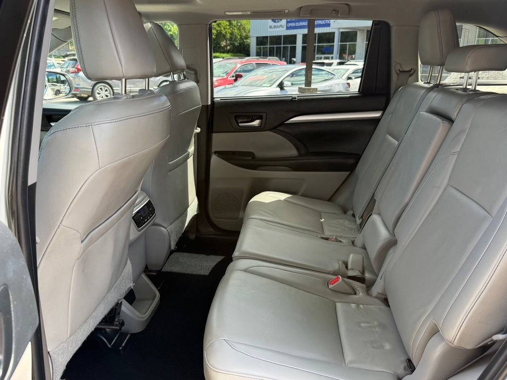 Used 2019 Toyota Highlander XLE AWD/4WD image 27