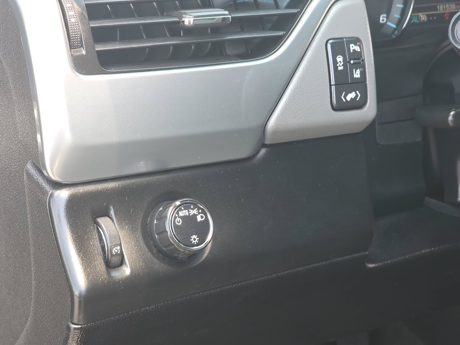 Used 2015 Chevrolet Tahoe LT RWD image 23