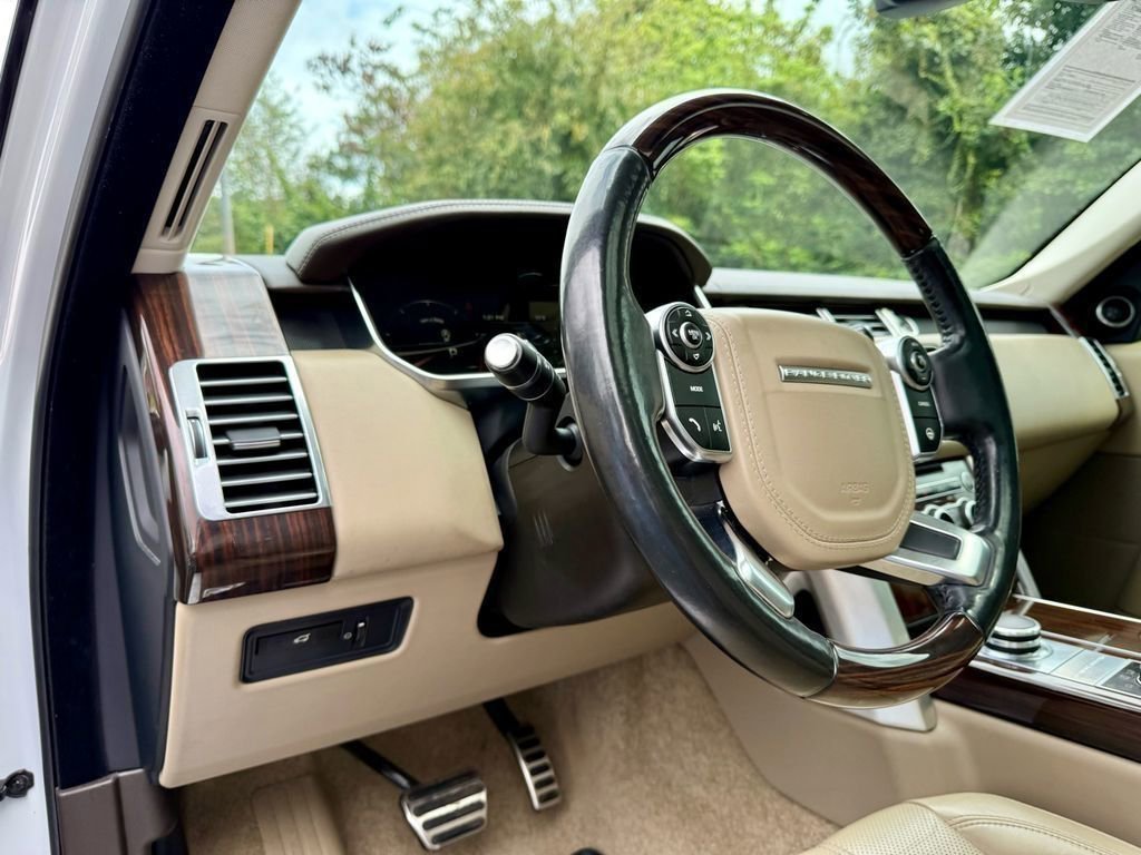 Used 2014 Land Rover Range Rover Supercharged image 13