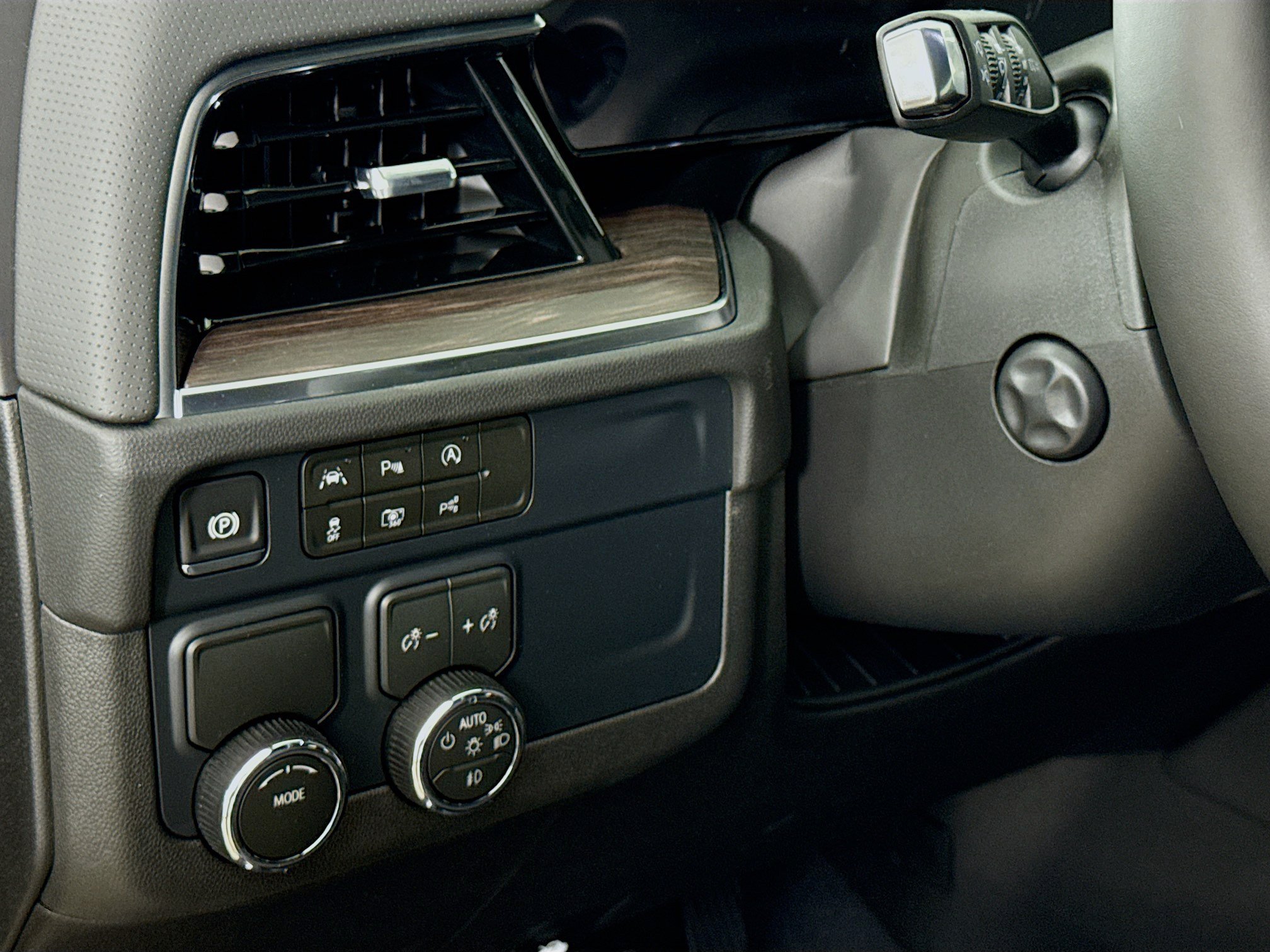New 2026 Chevrolet Suburban Premier RWD image 12