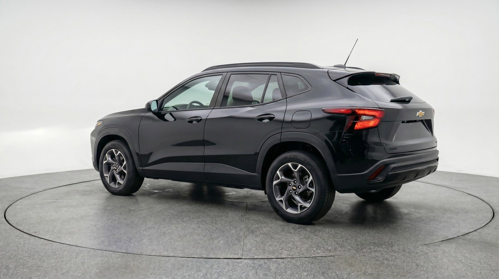 Used 2025 Chevrolet Trax LT FWD image 6