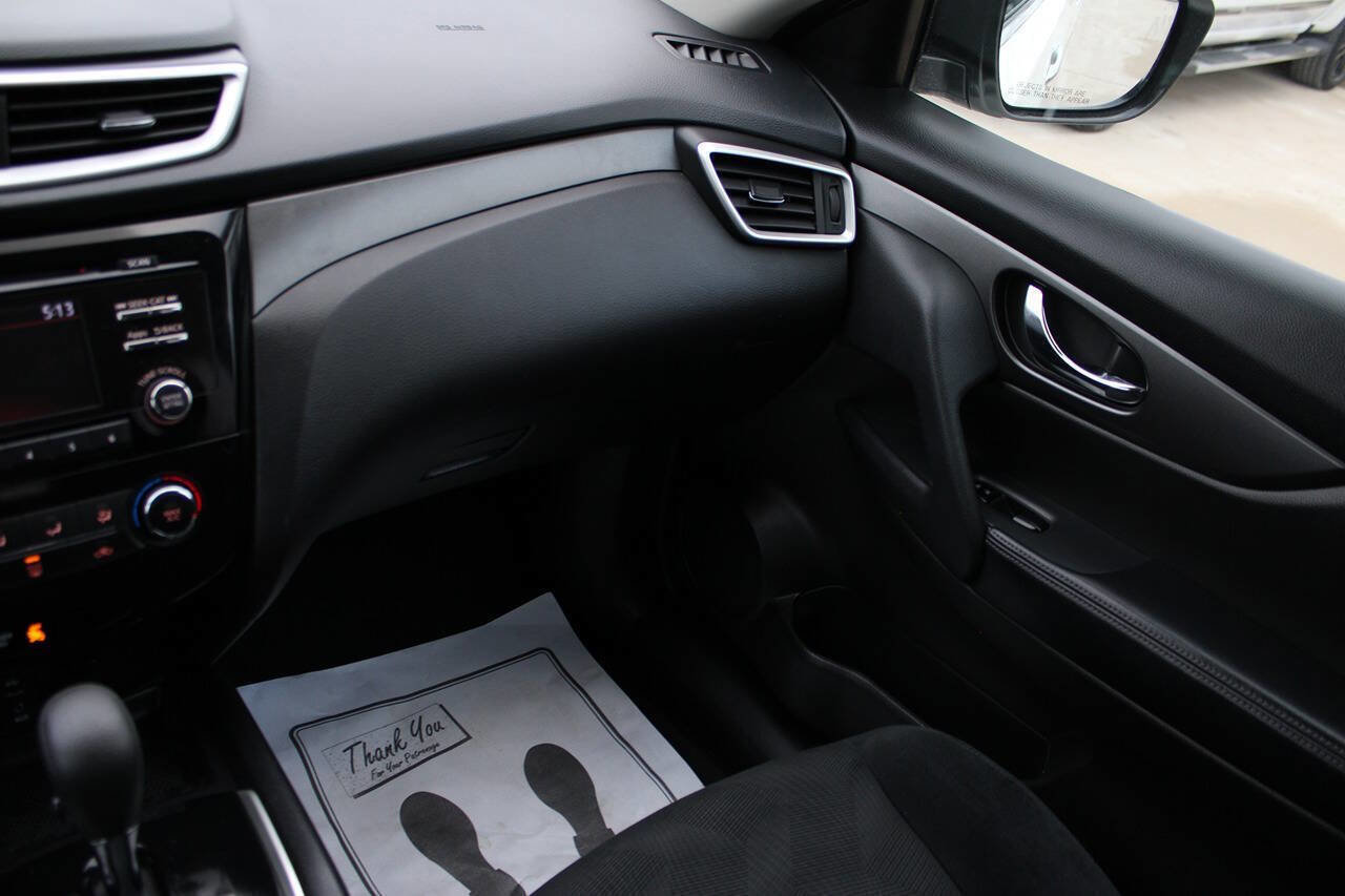 Used 2016 Nissan Rogue S w/ Appearance Package image 14